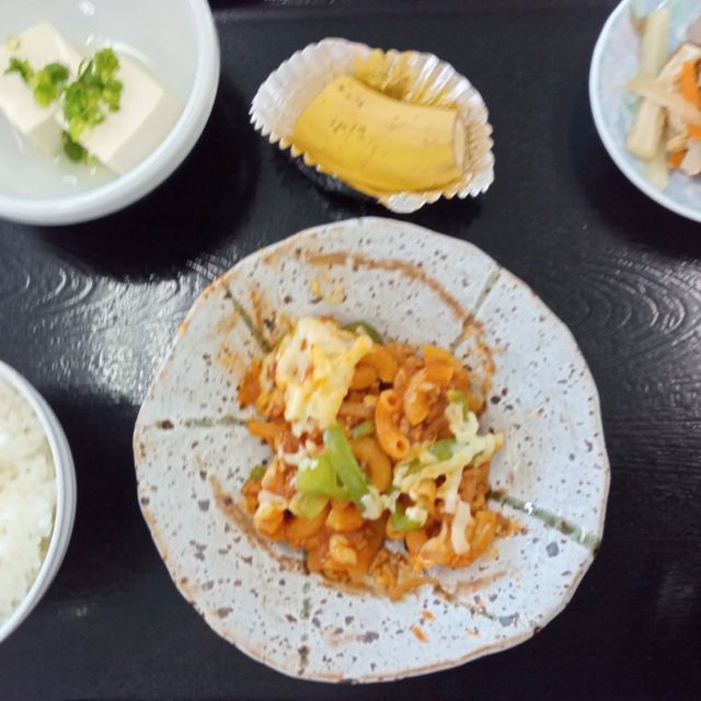 湿度じっとり😭

このあと一雨☔ありそうな天気で暗くなってきました💦

雨が降ると涼しくなり、そのあとは暑くなったり、気候が安定しません💦

この時期ってこんな気候でしたかね…？

温暖化の影響ですかね😔

気候が不安定な時など、食欲が落ちる方もおられるかもしれません、水分をよく摂って、少しでもいいので喉越しのいいものを食べて下さいね🤗♥️

さて、明日の、デイサービスいずみのメニューは、何かしら🥹🥹♥️

楽しみです！！