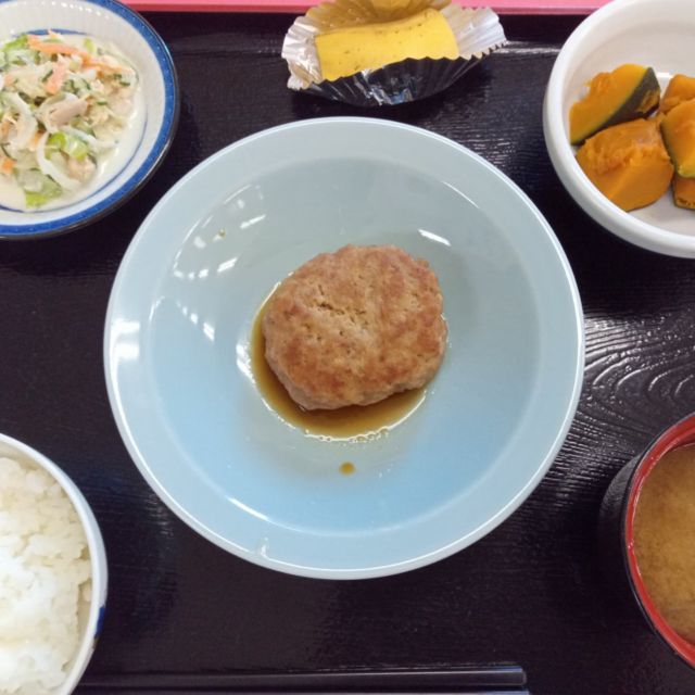 いよいよ11月も終わり、来週から12月ですね☺️

今年は11月になってからも暖かい日が続いており、先週から急に寒くなったので、みなさん、体調はいかかかでしょうか？

いずみでは、厨房さんの手作りの生姜ご飯が大人気です😆♥️♥️♥️

体調に気をつけて☺️12月も元気に過ごしましょうね✨✨

デイサービスいずみは、毎日、手作りランチをご提供しています😊

みなさまのご来所をお待ちしています🙂‍↕️💕